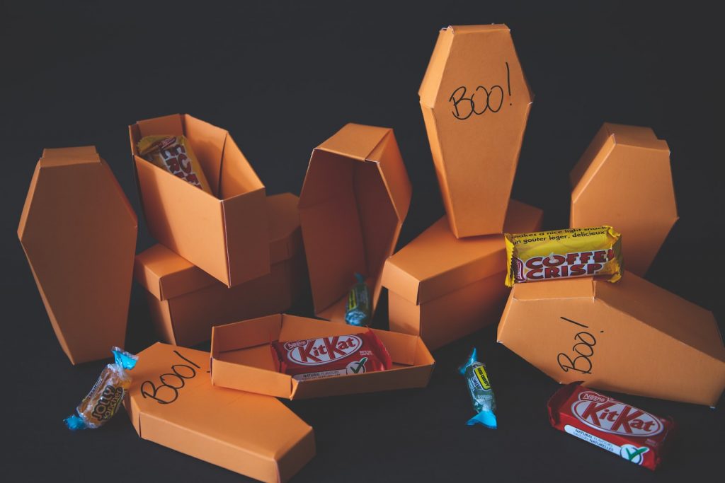 Fabriquer votre cercueil en carton pour Halloween